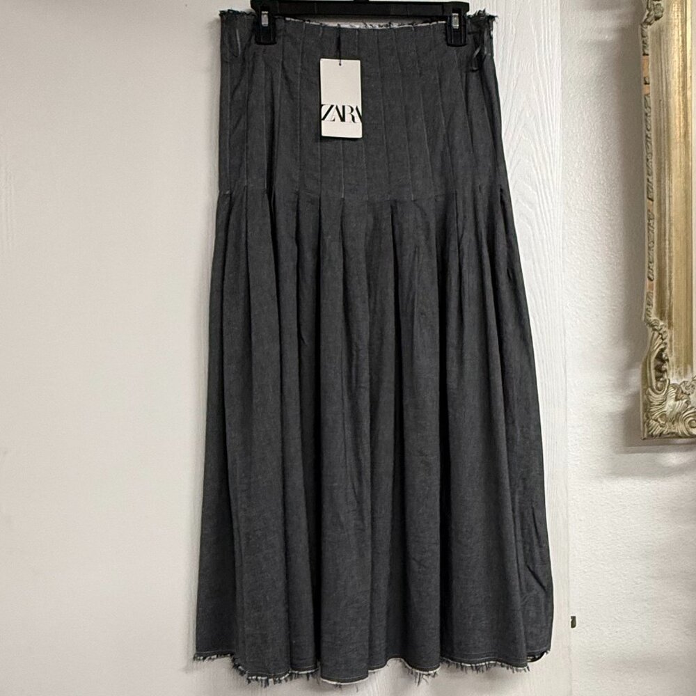 Zara Pleated Midi Skirt in Denim Size S